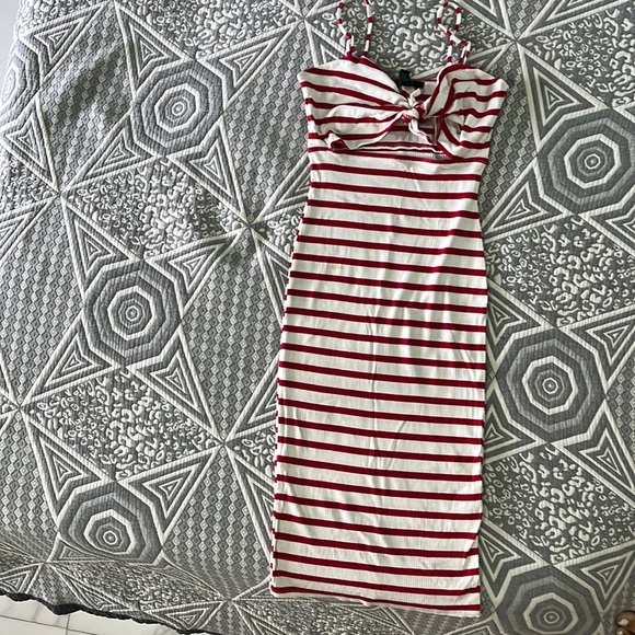 Forever 21 Dresses & Skirts - Cute vacation dress. Bodycon